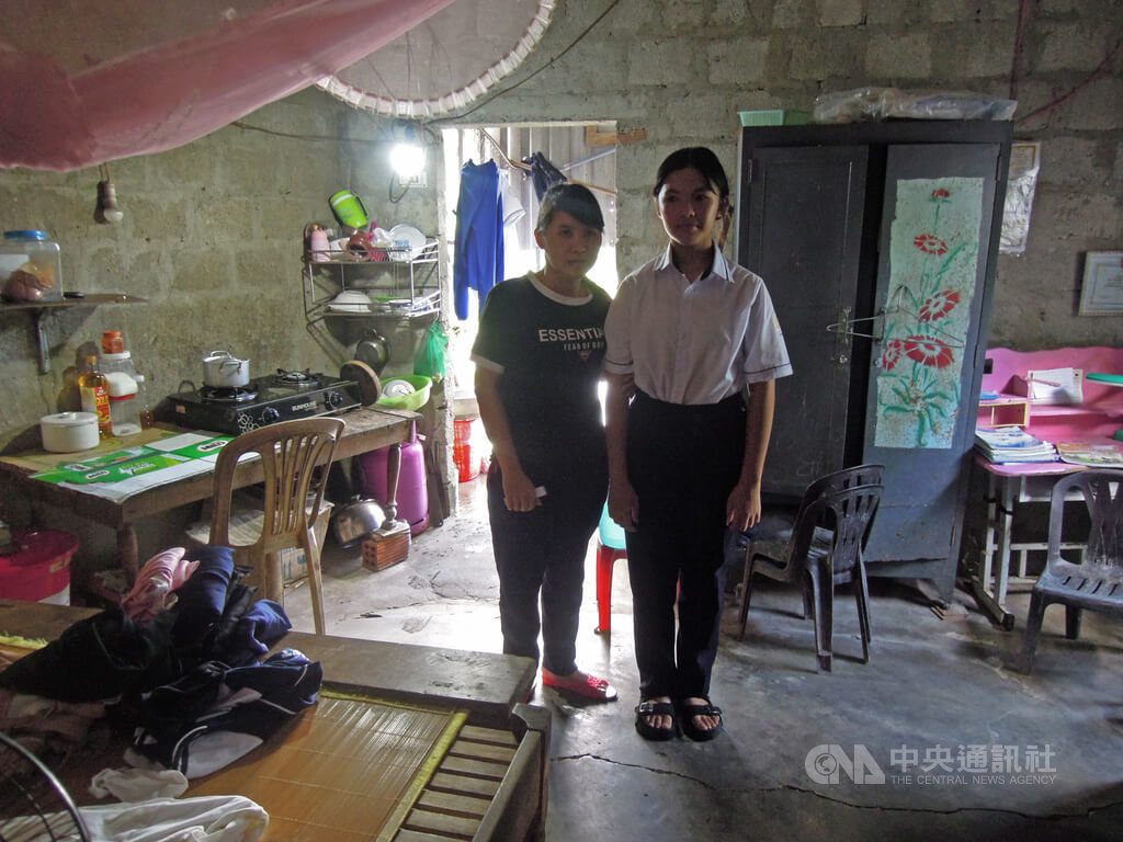 與貧窮和恐懼共存 越南女孩努力讀書想要安穩的家 與貧窮和恐懼共存 越南女孩努力讀書想要安穩的家