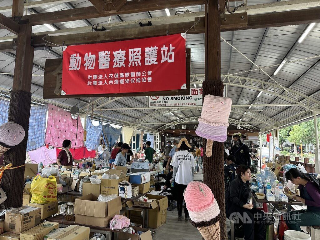 花蓮災區毛孩義診救護 另設置受災動物遺體冰櫃 花蓮災區毛孩義診救護 另設置受災動物遺體冰櫃
