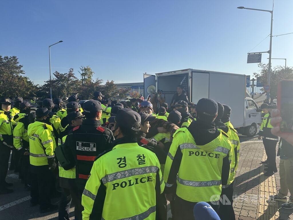 川習會將在釜山登場 反中民眾現場示威 川習會將在釜山登場 反中民眾現場示威
