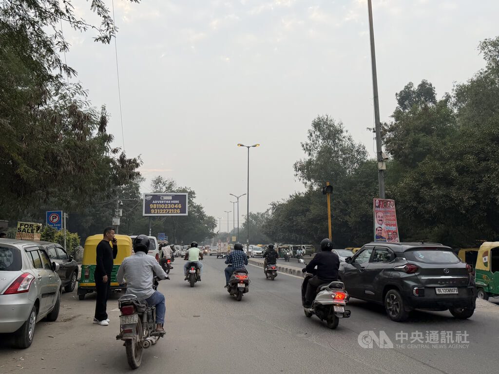 灑幣人工增雨失敗收場 德里空污仍嚴重 灑幣人工增雨失敗收場 德里空污仍嚴重