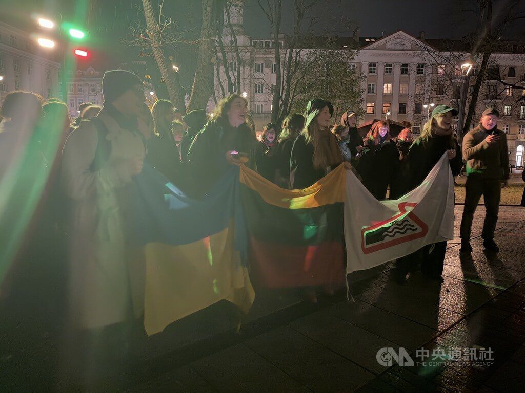 立陶宛文化界抗議延燒 學生用歌聲捍衛自由民主 立陶宛文化界抗議延燒 學生用歌聲捍衛自由民主