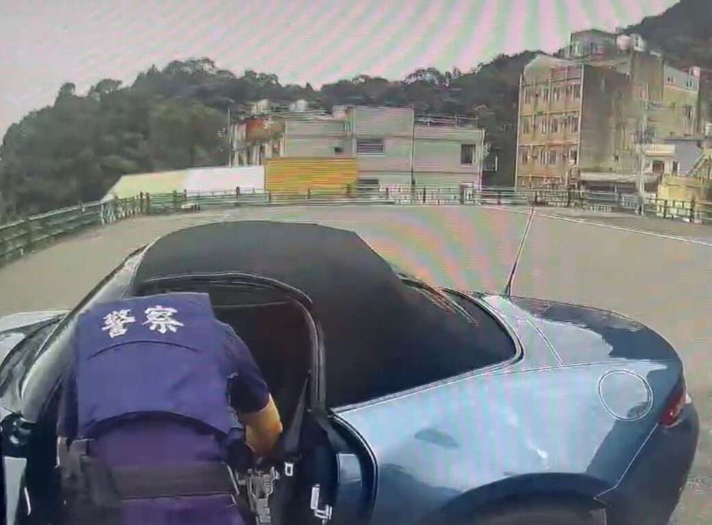 男駕跑車搶銀樓 竹市休假警所長通報警網火速逮人 男駕跑車搶銀樓 竹市休假警所長通報警網火速逮人