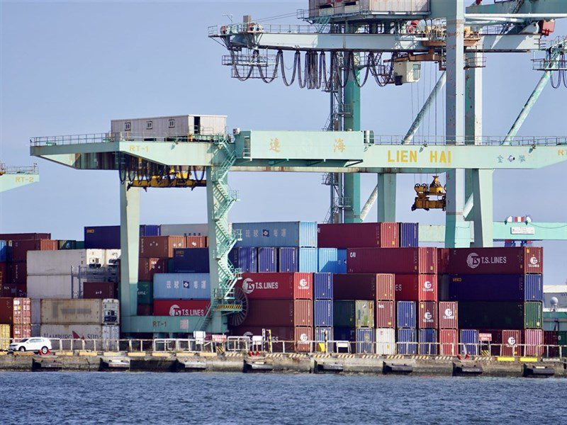 AI需求爆發 中經院大幅上修全年經濟成長率至5.45% AI需求爆發 中經院大幅上修全年經濟成長率至5.45%