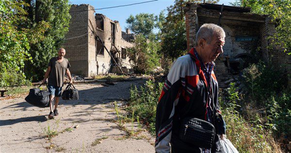 砲聲下的呼喚:烏克蘭志工尋找前線的最後老人 砲聲下的呼喚:烏克蘭志工尋找前線的最後老人