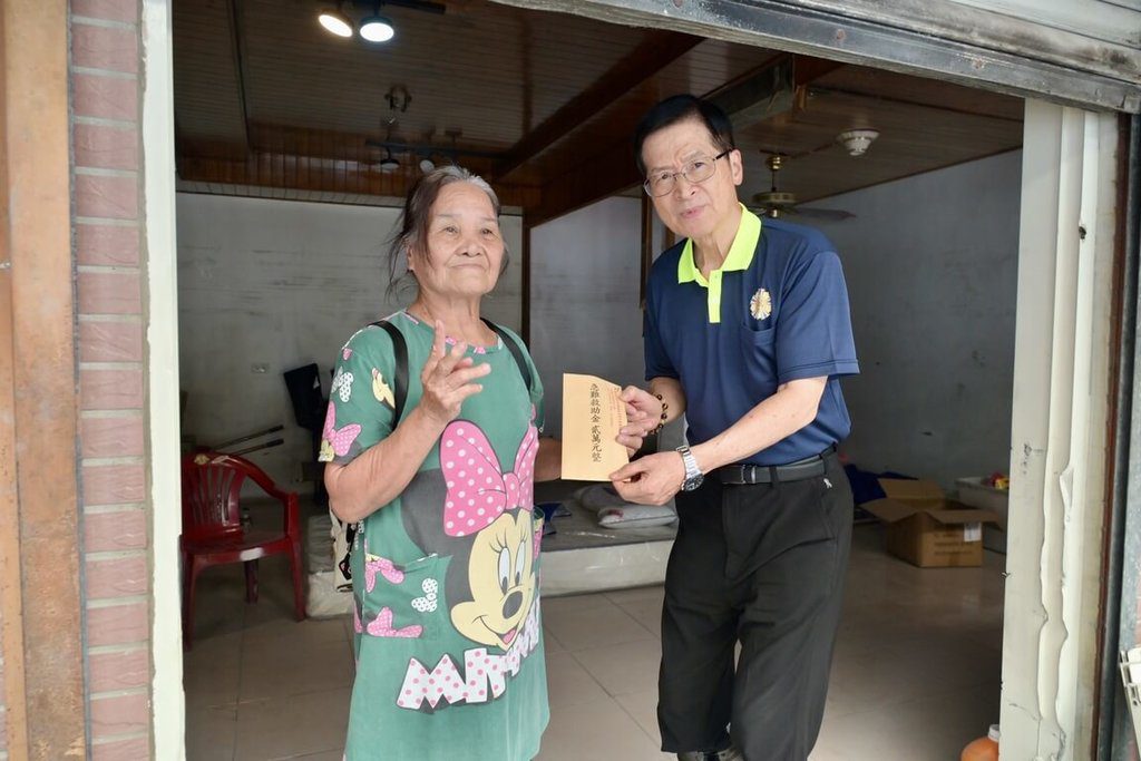 嚴德發慰問花蓮災區榮民榮眷 致贈急難金盼恢復生活 嚴德發慰問花蓮災區榮民榮眷 致贈急難金盼恢復生活
