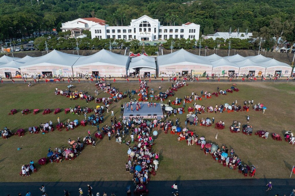 南投茶博會千人擂茶 清境農場國慶優惠湧人潮 南投茶博會千人擂茶 清境農場國慶優惠湧人潮
