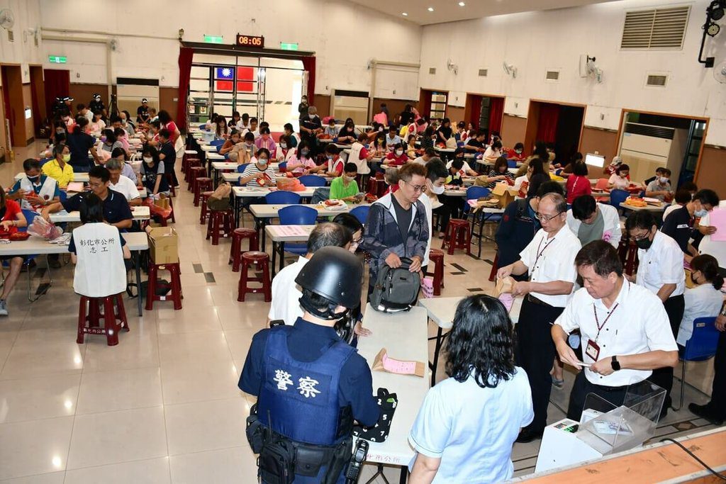 彰化市發放1500萬重陽敬老禮金 逾3萬名長者受惠 彰化市發放1500萬重陽敬老禮金 逾3萬名長者受惠