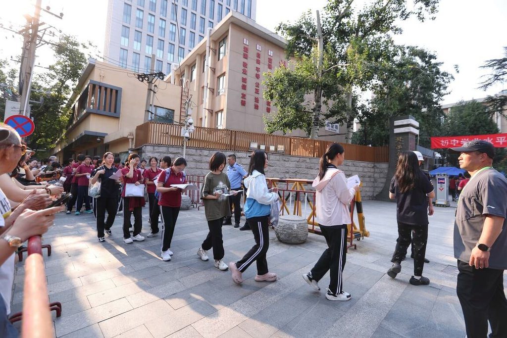 中國加強中小學生心理健康工作  禁考試成績排名 中國加強中小學生心理健康工作  禁考試成績排名