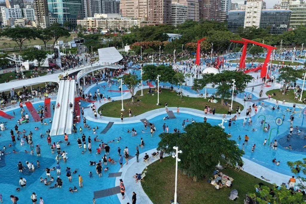 高雄星光水岸公園  陳其邁揭幕邀請民眾共歡 高雄星光水岸公園  陳其邁揭幕邀請民眾共歡
