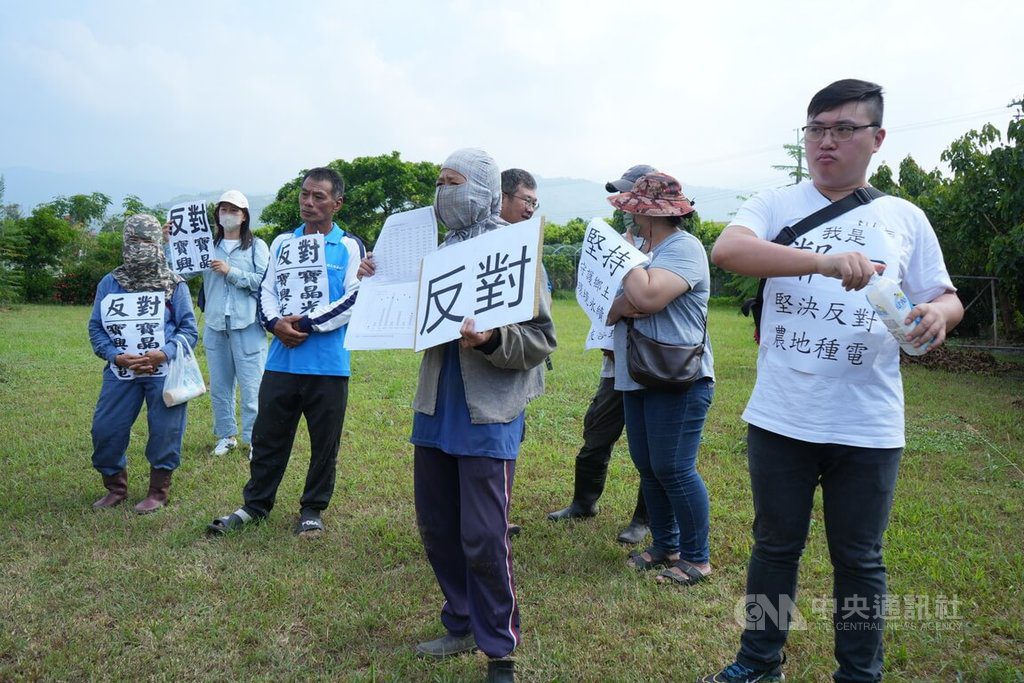 屏東枋寮光電設置說明會 村民場外抗議 屏東枋寮光電設置說明會 村民場外抗議