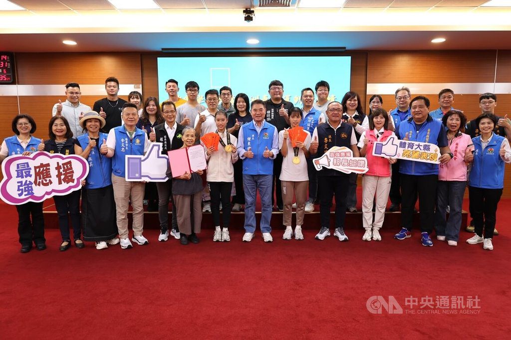 苗栗學子潘筱晴、林巧鈴巴林亞青運奪金 縣府表揚 苗栗學子潘筱晴、林巧鈴巴林亞青運奪金 縣府表揚