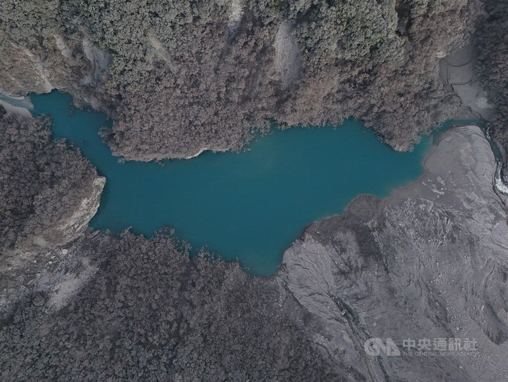 馬太鞍溪堰塞湖水位計重新安裝 日本送觀測浮標 馬太鞍溪堰塞湖水位計重新安裝 日本送觀測浮標