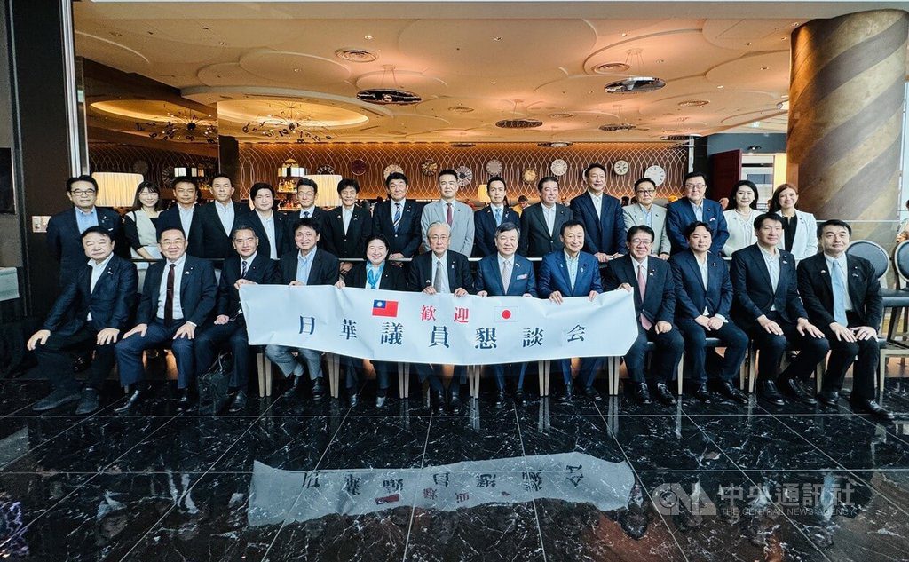 日本國慶祝賀團赴台 古屋暗示帶高市親筆信給賴總統 日本國慶祝賀團赴台 古屋暗示帶高市親筆信給賴總統