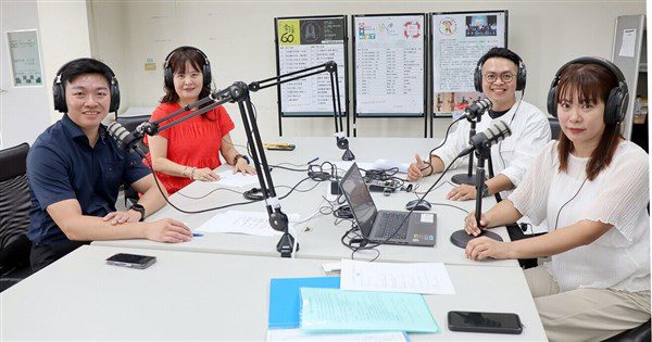 走進社區用聲音記錄大林蒲變遷 鳳林國中奪金鐘獎 走進社區用聲音記錄大林蒲變遷 鳳林國中奪金鐘獎