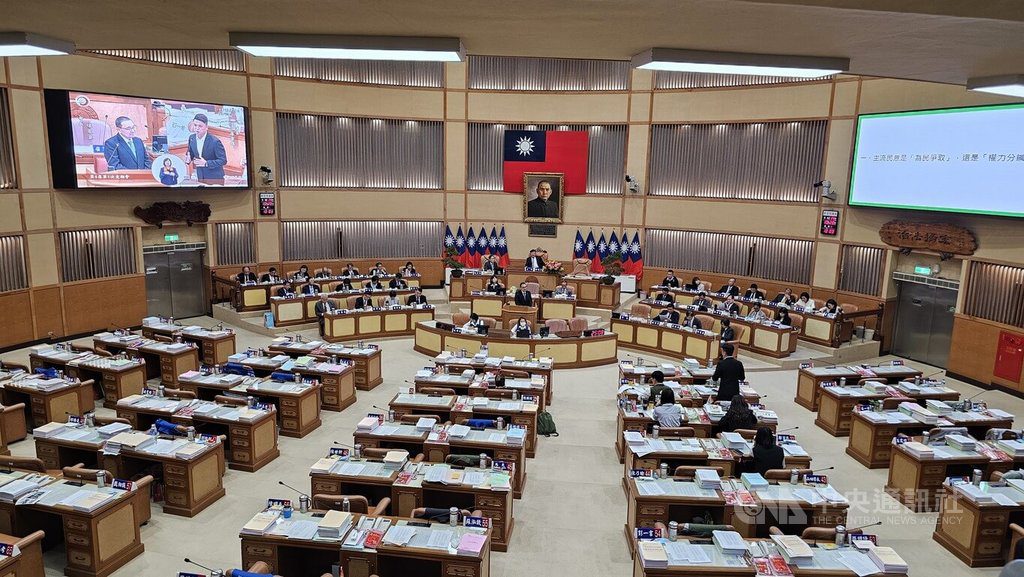綠問認同鄭麗文中國人說法?侯友宜:中華民國人 綠問認同鄭麗文中國人說法?侯友宜:中華民國人