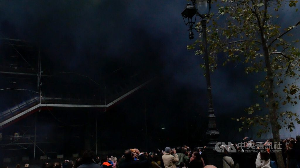 當AI放煙火  蔡國強在龐畢度引爆藝術與生態論戰 當AI放煙火  蔡國強在龐畢度引爆藝術與生態論戰
