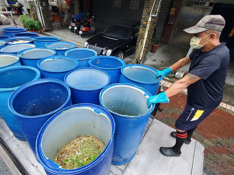 環部擬廚餘養豬場裝溫度探針及監視器取代人工上傳 環部擬廚餘養豬場裝溫度探針及監視器取代人工上傳