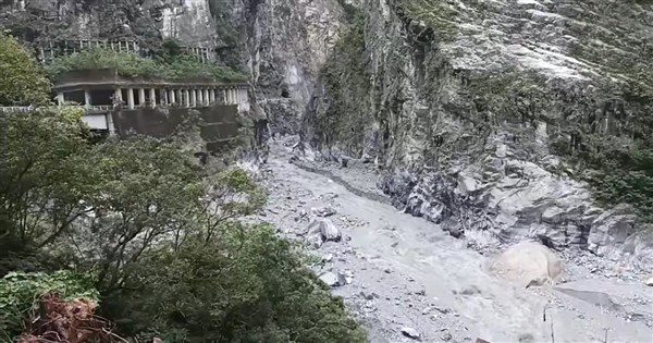 燕子口堰塞湖潰壩無災情 降至原河道水位解除警戒