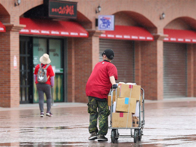 9月失業率降至3.38% 續寫25年同月最低 9月失業率降至3.38% 續寫25年同月最低