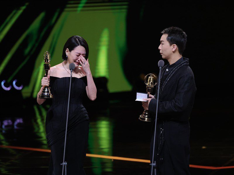 小S摘金鐘獎綜藝主持人獎 評審讚經驗發揮取勝 小S摘金鐘獎綜藝主持人獎 評審讚經驗發揮取勝