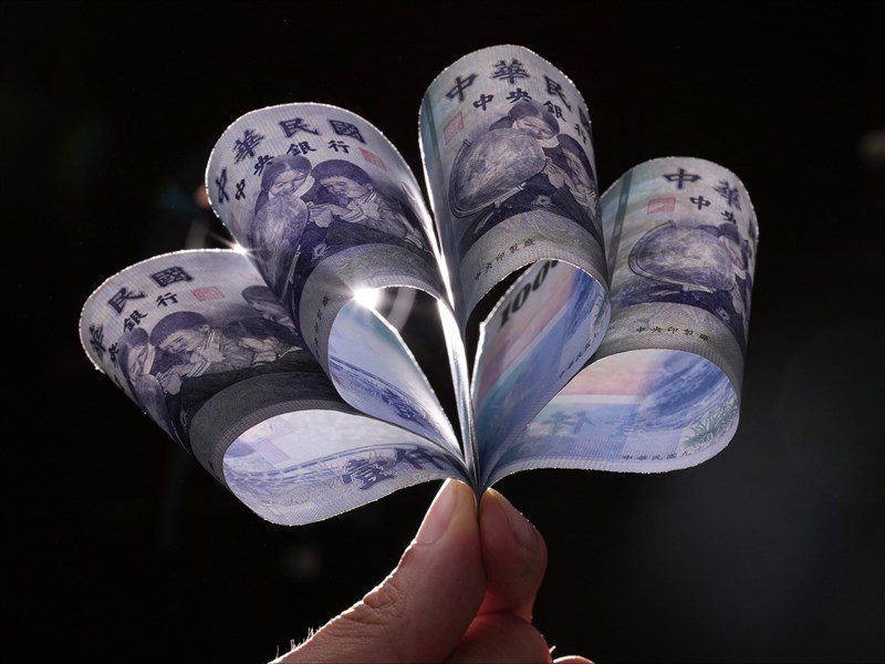 莊翠雲:普發現金11月上旬起發放 第一批採直接入帳 莊翠雲:普發現金11月上旬起發放 第一批採直接入帳