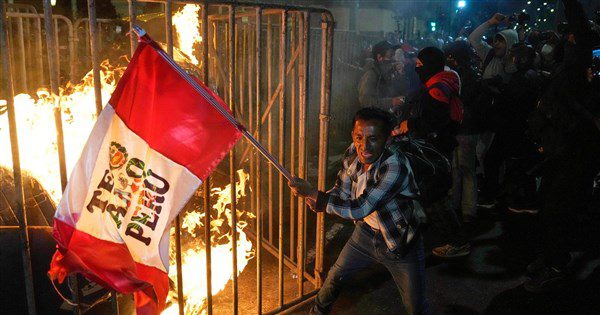 組織犯罪嚴重引眾怒 秘魯反政府示威爆衝突釀死傷 組織犯罪嚴重引眾怒 秘魯反政府示威爆衝突釀死傷