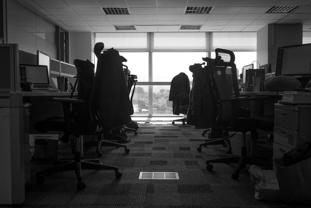 消費信心疲軟加上AI轉型 全球企業加速裁員 消費信心疲軟加上AI轉型 全球企業加速裁員