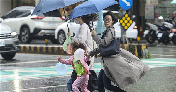 吳德榮:10/19起秋颱共伴 北、東部防大量降雨 吳德榮:10/19起秋颱共伴 北、東部防大量降雨