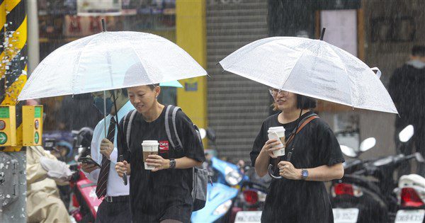 雨區逐漸南移 宜蘭、北花蓮晚間雨勢增強 雨區逐漸南移 宜蘭、北花蓮晚間雨勢增強