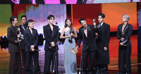 敖犬等摘金鐘實境節目主持人獎 讚出道後最棒禮 敖犬等摘金鐘實境節目主持人獎 讚出道後最棒禮