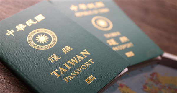全球最強護照排名 美首次跌出前10、台灣名列37 全球最強護照排名 美首次跌出前10、台灣名列37