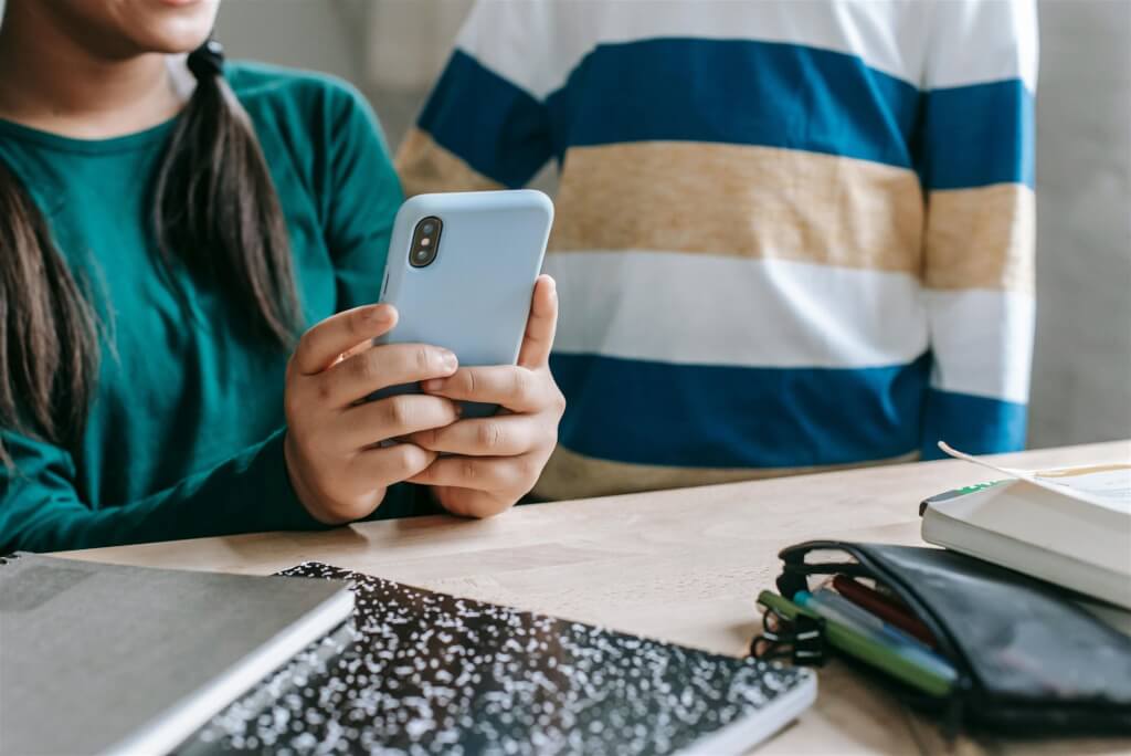 加州限制兒童使用AI聊天機器人法案 州長紐松否決 加州限制兒童使用AI聊天機器人法案 州長紐松否決