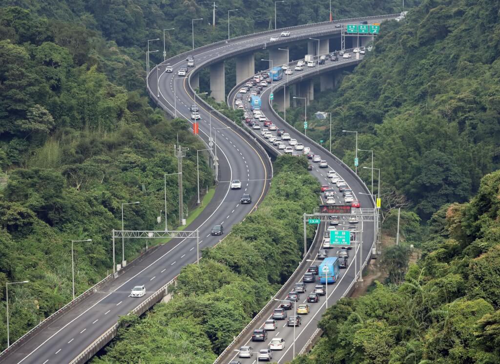 光復連假上國道 高公局公布順暢時段 光復連假上國道 高公局公布順暢時段