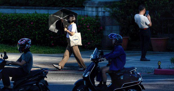 吳德榮:帶明顯冷空氣東北季風大約10/19南下 吳德榮:帶明顯冷空氣東北季風大約10/19南下
