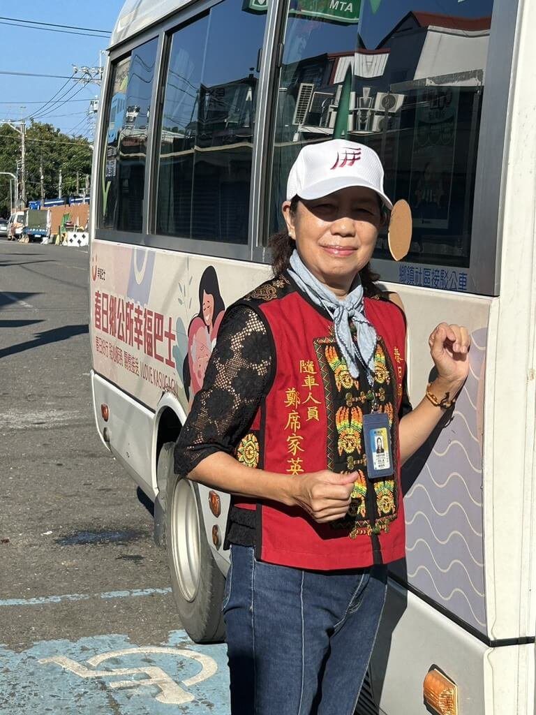 隨車族語翻譯帶看診 鄭席家英:被需要感覺很幸福 隨車族語翻譯帶看診 鄭席家英:被需要感覺很幸福