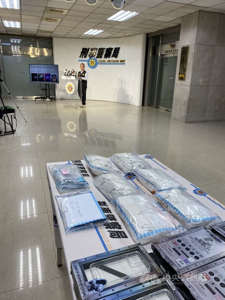 手機包裹涉藏毒走私闖關 台馬聯手查獲黑幫成員 手機包裹涉藏毒走私闖關 台馬聯手查獲黑幫成員