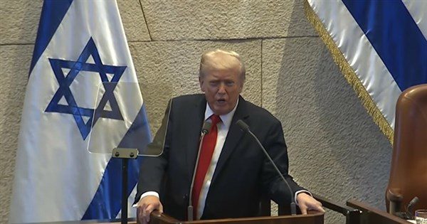 川普赴以色列國會發表演說 議員多次起立鼓掌致敬 川普赴以色列國會發表演說 議員多次起立鼓掌致敬