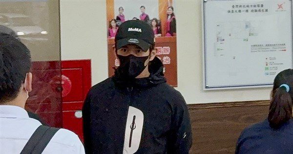 4藝人涉躲兵役交保 坤達22日返台落地拘提 4藝人涉躲兵役交保 坤達22日返台落地拘提