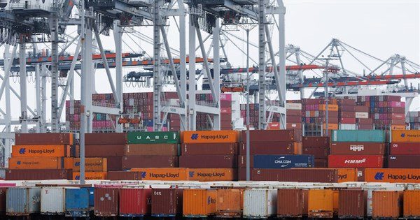 川普聲稱關稅代價外國承擔 初期跡象顯示美國買單 川普聲稱關稅代價外國承擔 初期跡象顯示美國買單