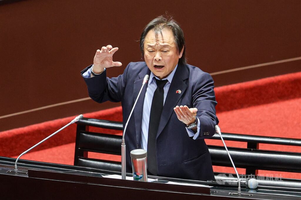 王世堅:台積電從從容容 連滾帶爬是中芯紫光 王世堅:台積電從從容容 連滾帶爬是中芯紫光