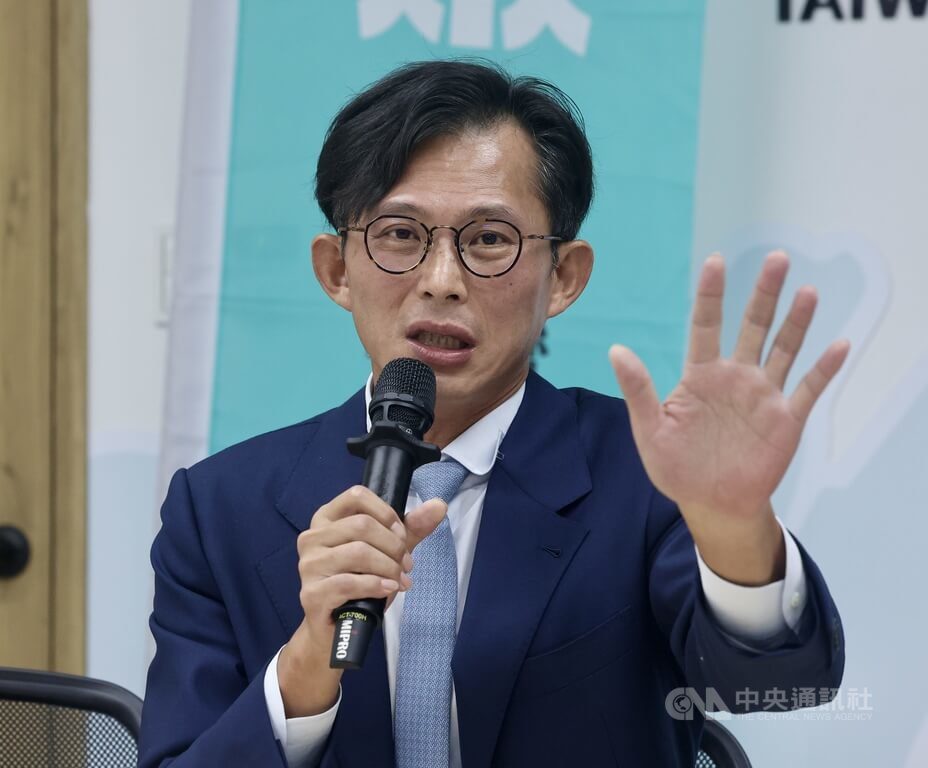 遭控養駭客入侵個資 黃國昌:鏡週刊捏造故事嘆為觀止 遭控養駭客入侵個資 黃國昌:鏡週刊捏造故事嘆為觀止