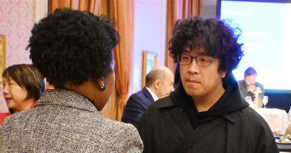 赴海牙參加國際會議 沈伯洋:中國法律戰對台灣沒用 赴海牙參加國際會議 沈伯洋:中國法律戰對台灣沒用