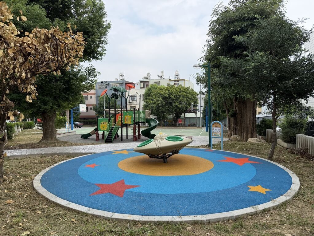 南投市改善公園增遊具 繩索攀岩、飛碟輪盤啟用 南投市改善公園增遊具 繩索攀岩、飛碟輪盤啟用