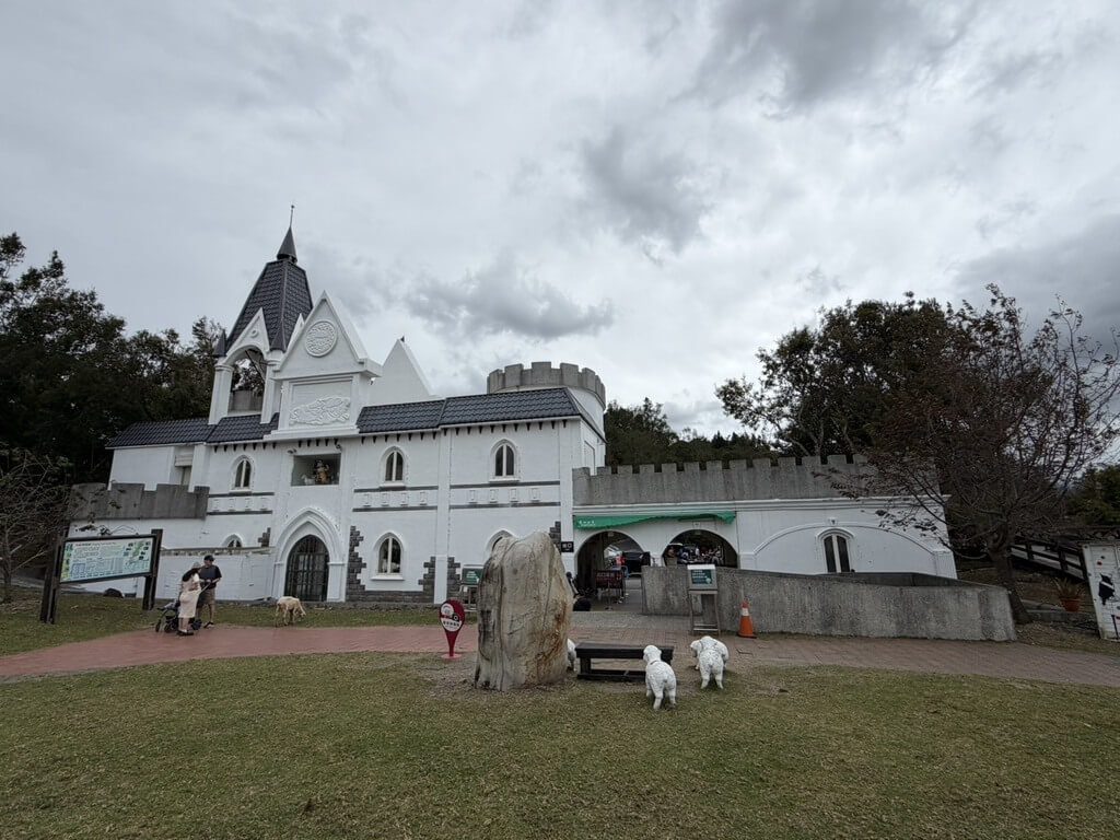 颱風鳳凰逼近 南投清境農場11日下午2時起休園 颱風鳳凰逼近 南投清境農場11日下午2時起休園