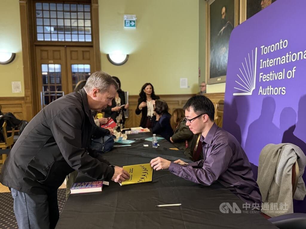 寺尾哲也攜小說「子彈是餘生」 參多倫多國際作家節 寺尾哲也攜小說「子彈是餘生」 參多倫多國際作家節