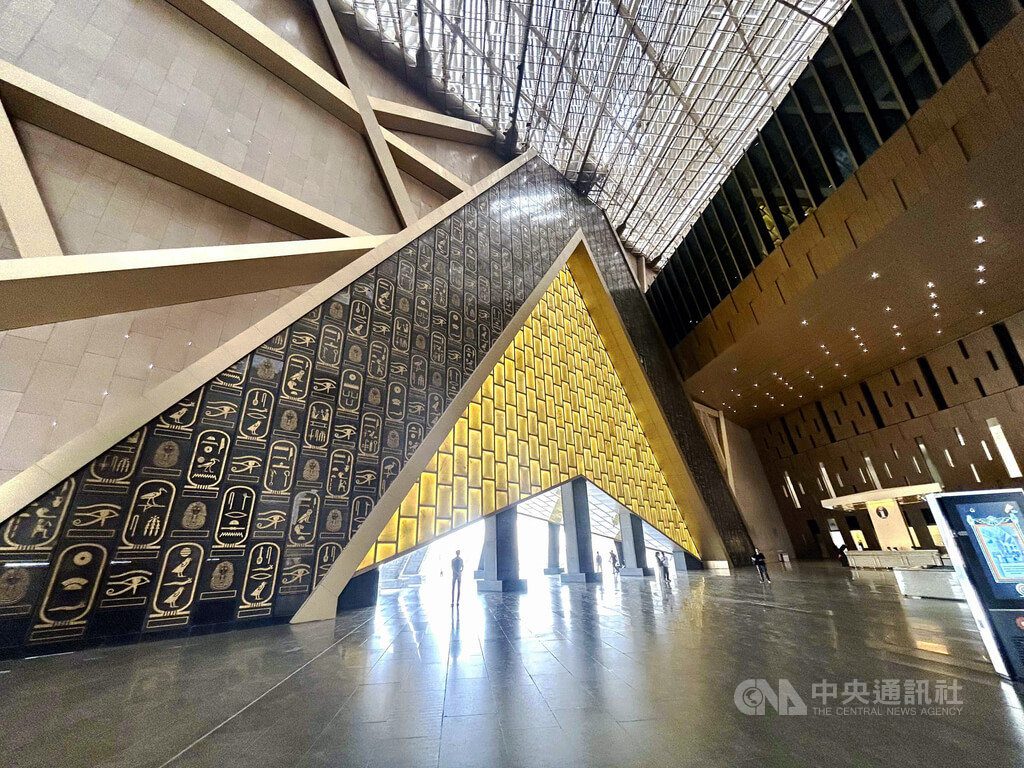 大埃及博物館開幕後人潮擠爆 假日僅供線上購票 大埃及博物館開幕後人潮擠爆 假日僅供線上購票