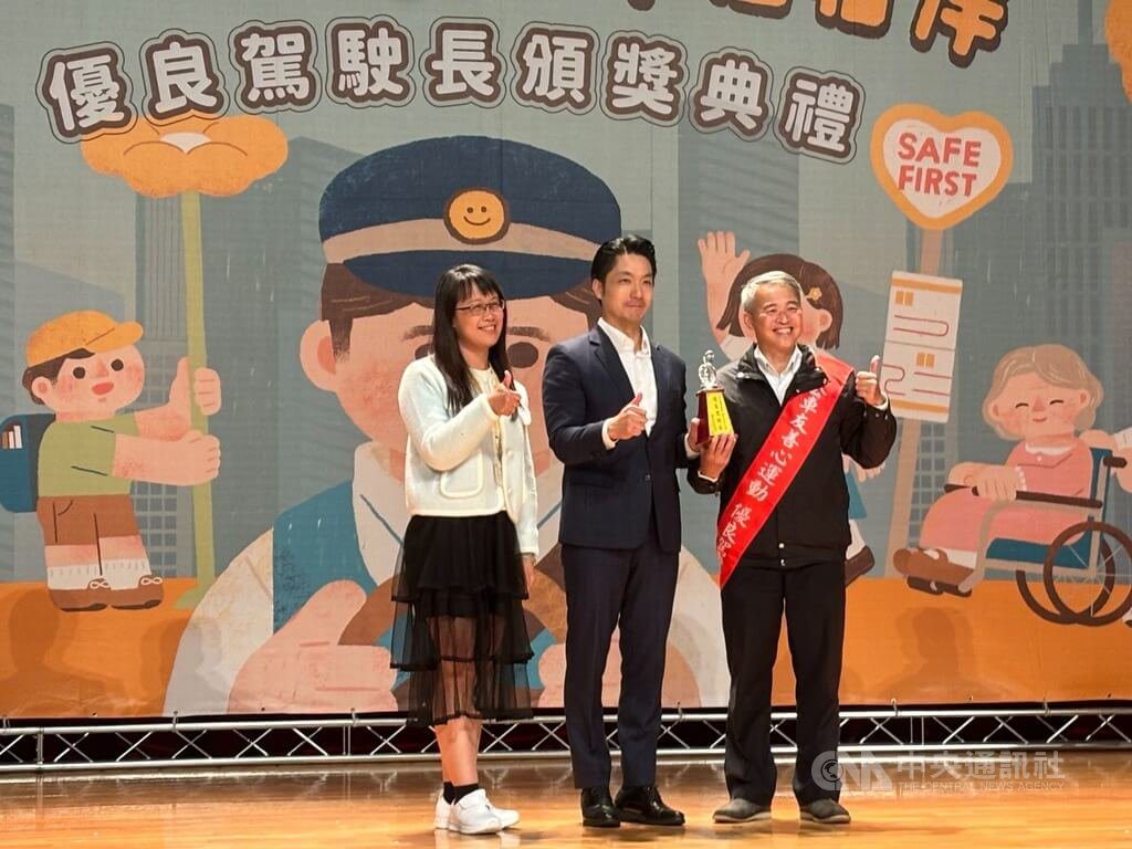 北市駕駛長吳維祈開公車17年　貼心喚醒乘客成老婆