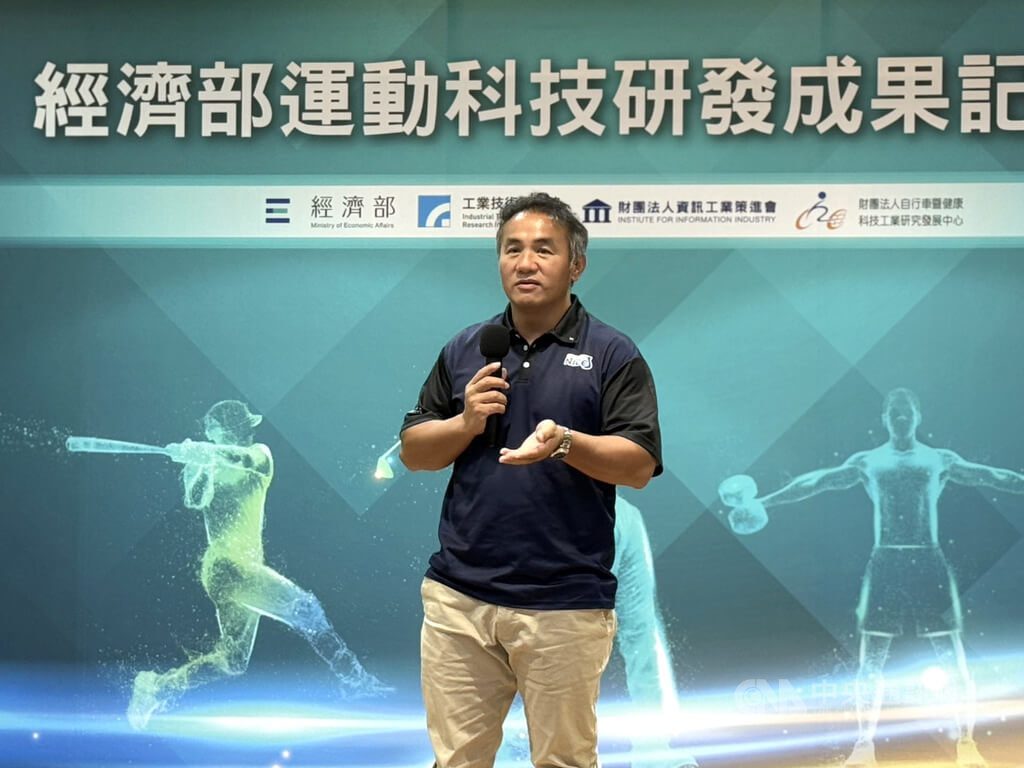 經部展示棒球科技「台灣鷹眼」 張泰山現身喊讚 經部展示棒球科技「台灣鷹眼」 張泰山現身喊讚