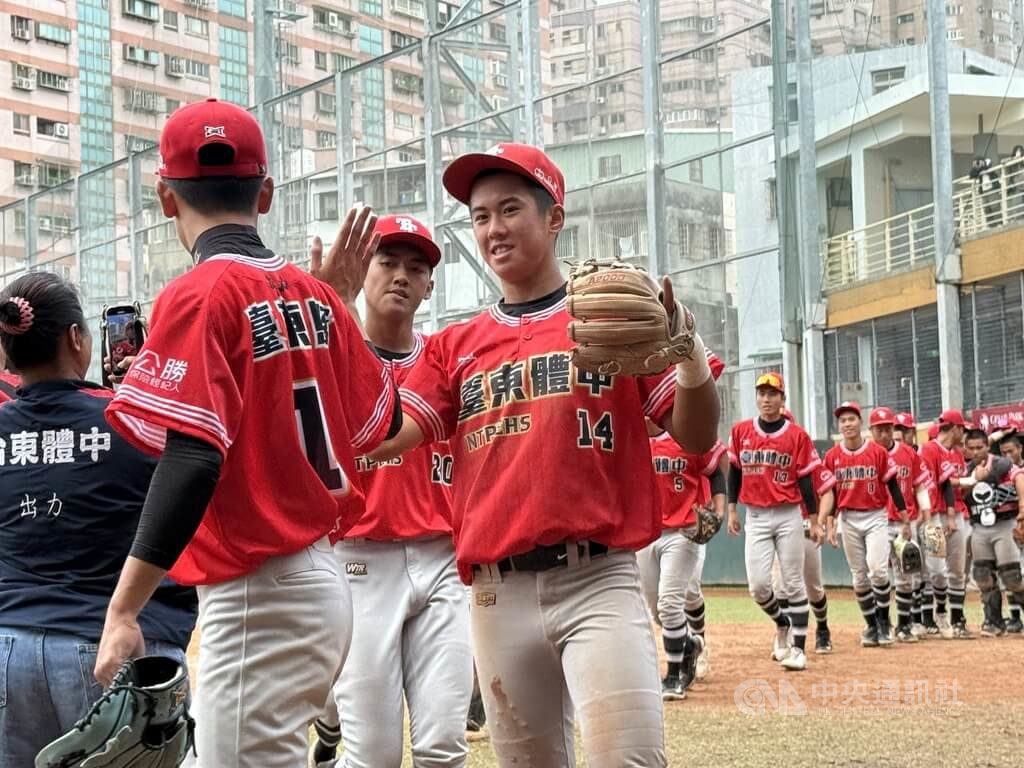 黑豹旗青棒賽台東體中打線發揮 睽違4年再闖8強 黑豹旗青棒賽台東體中打線發揮 睽違4年再闖8強