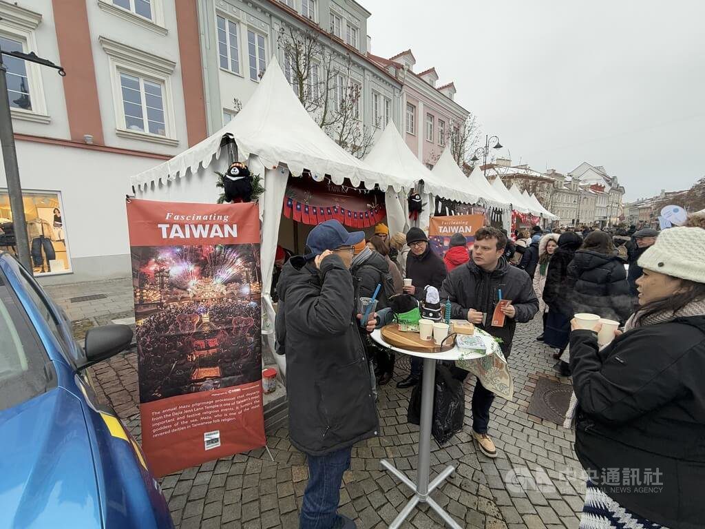 立陶宛代表處參與公益活動 高山茶香飄聖誕慈善市集 | 文化 | 中央社 CNA 立陶宛代表處參與公益活動 高山茶香飄聖誕慈善市集 | 文化 | 中央社 CNA